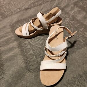 Life Stride Women's Cream Strappy Sandals